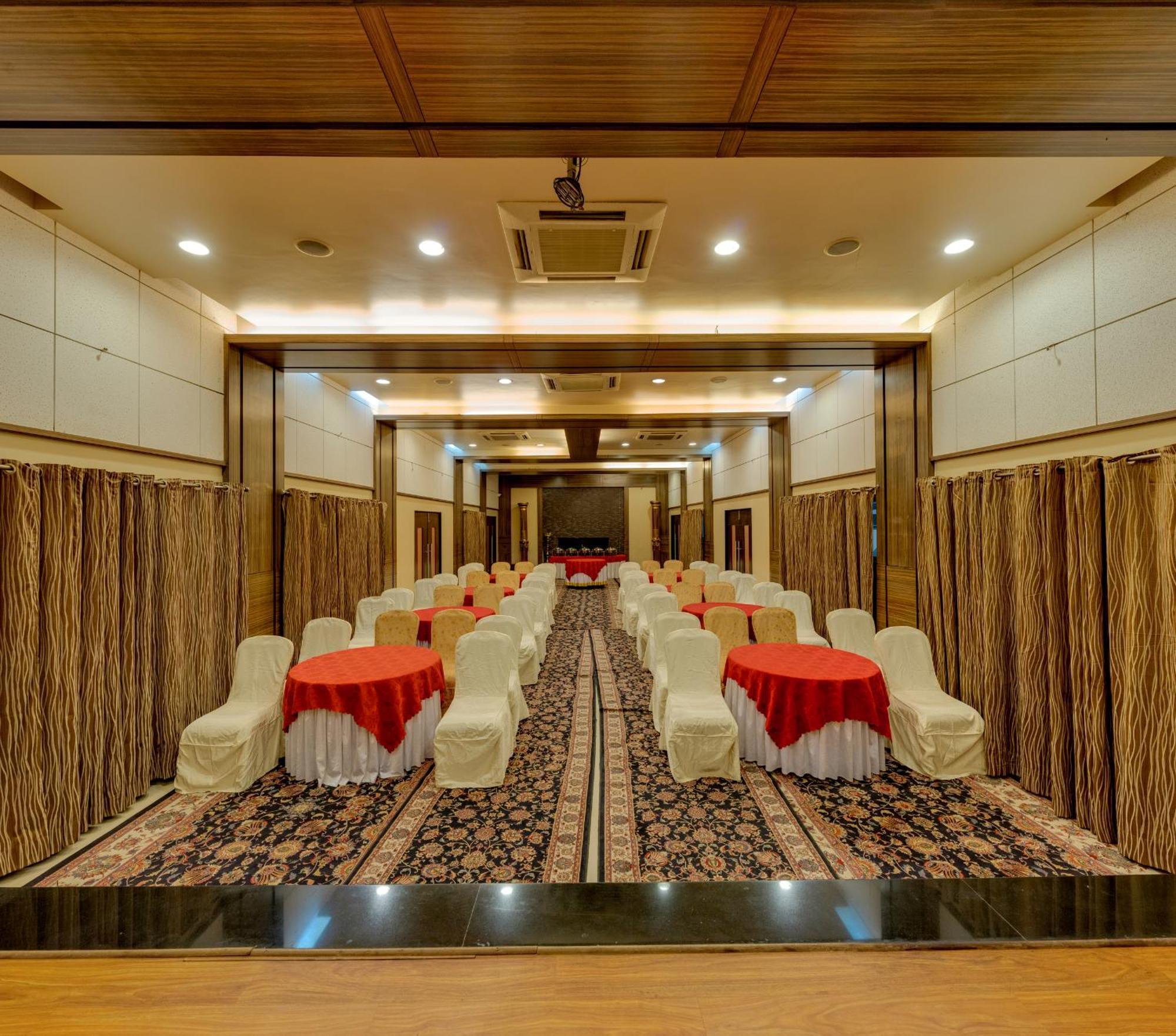 Hotel Surya Executive 3 Star Hotel Solapur Eksteriør billede