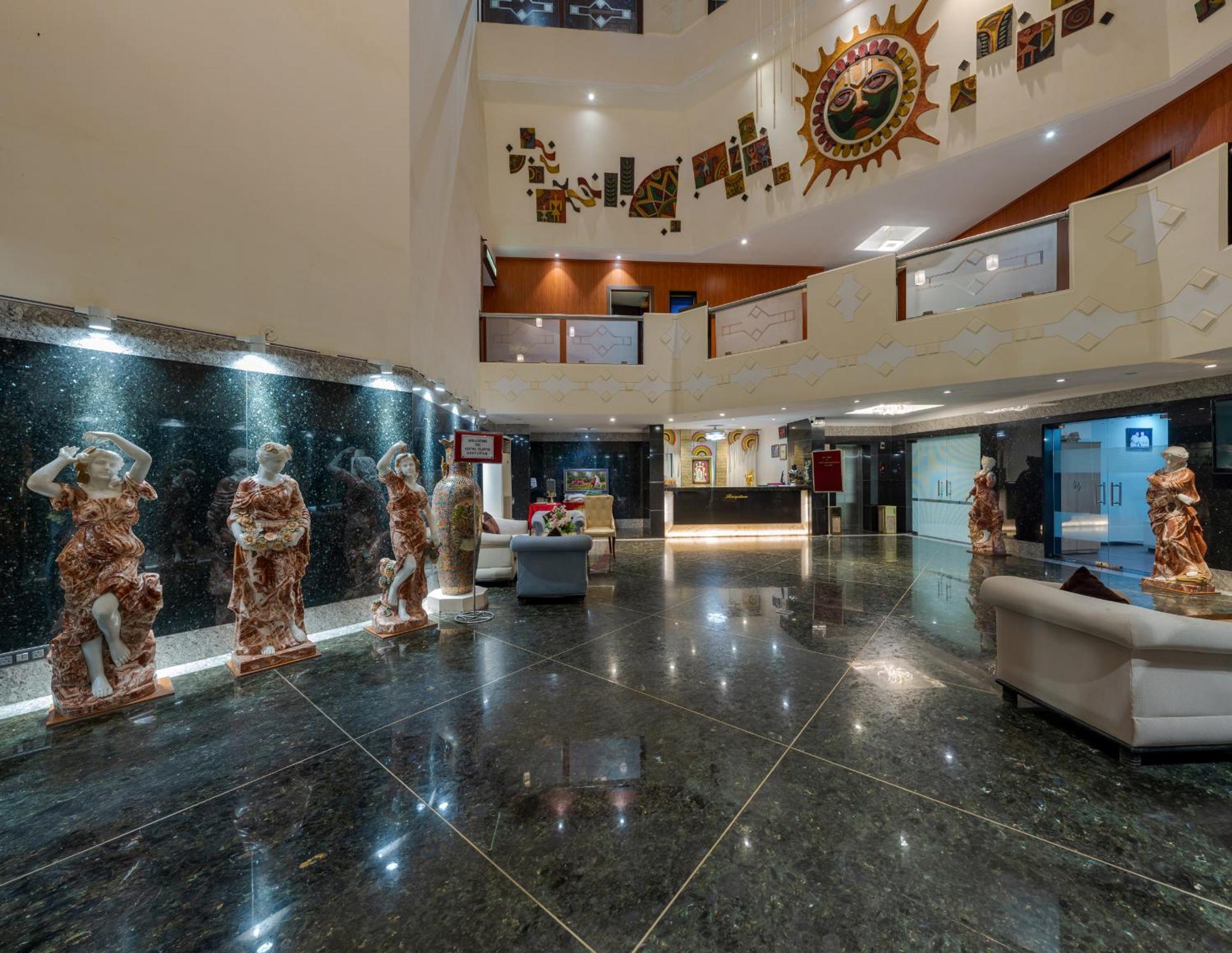 Hotel Surya Executive 3 Star Hotel Solapur Eksteriør billede