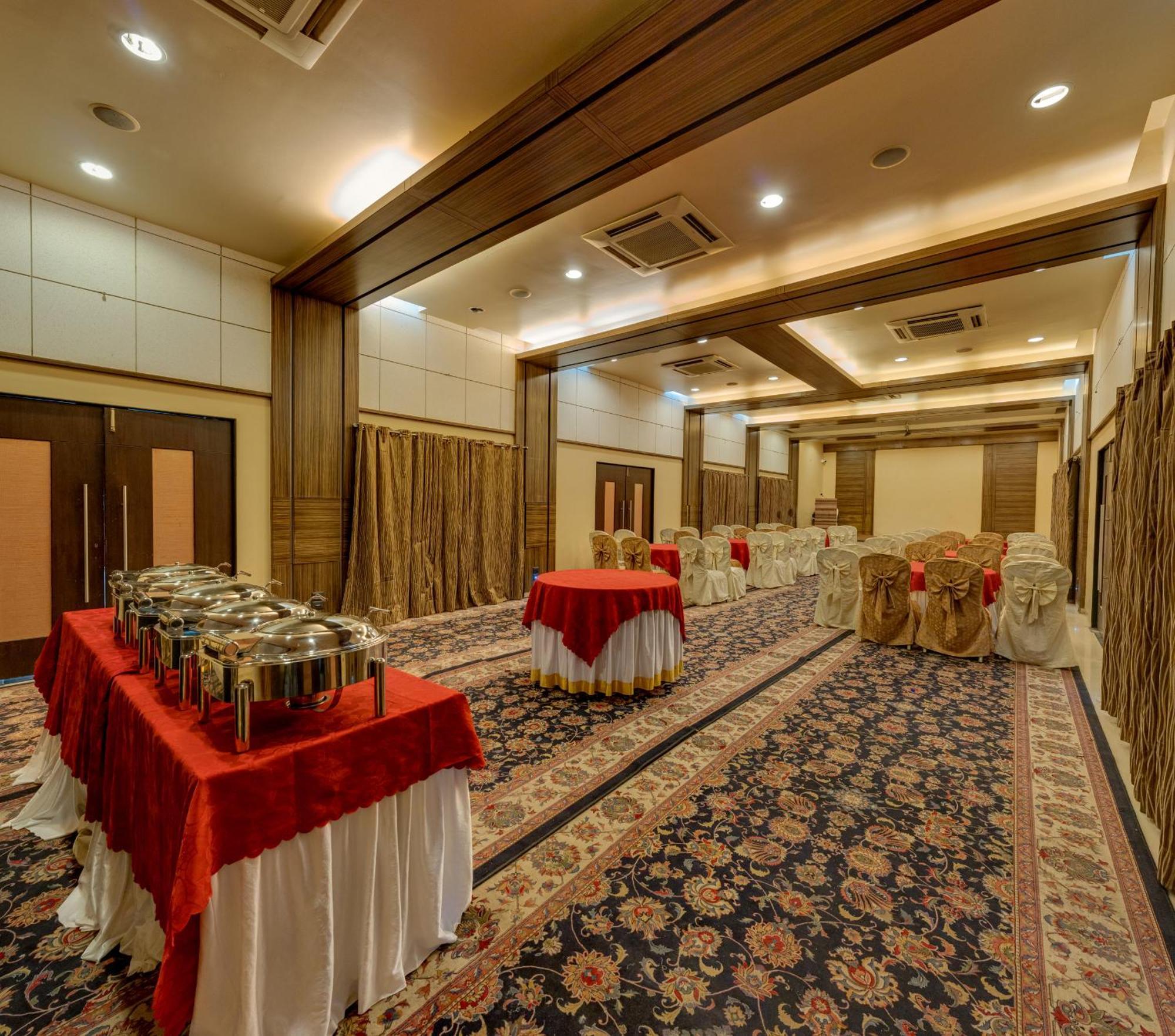 Hotel Surya Executive 3 Star Hotel Solapur Eksteriør billede