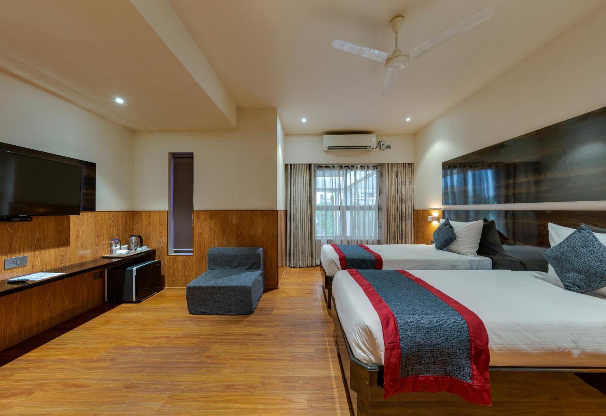 Hotel Surya Executive 3 Star Hotel Solapur Eksteriør billede