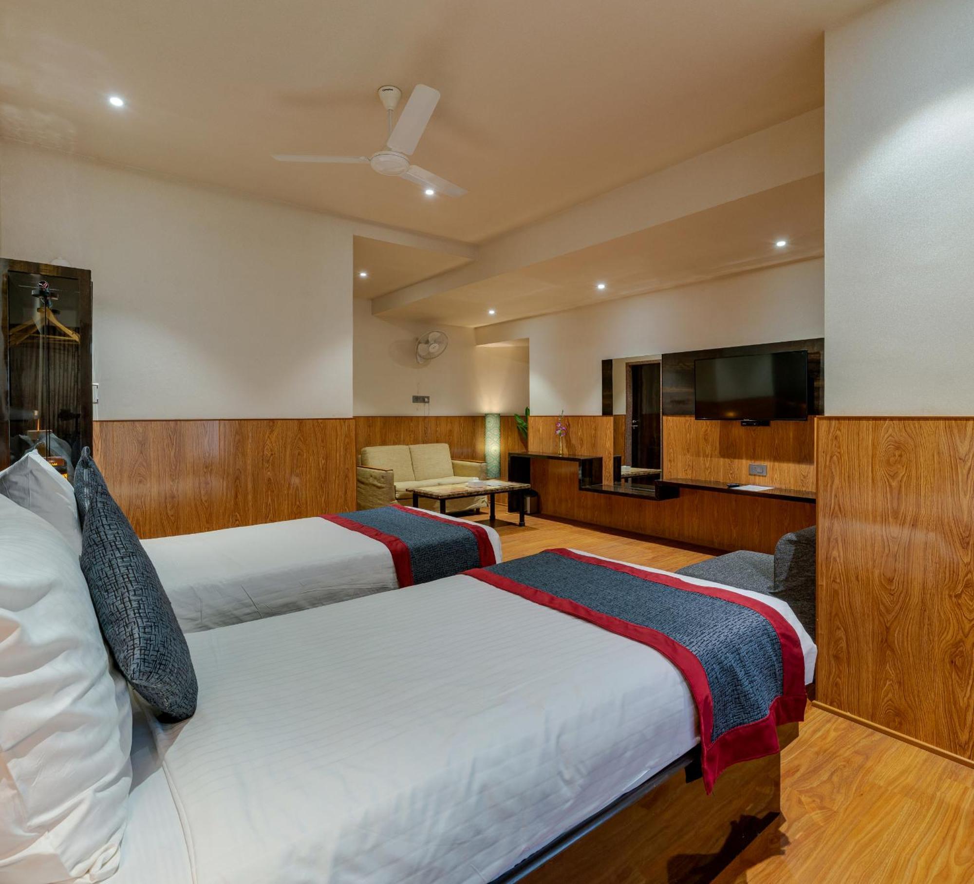 Hotel Surya Executive 3 Star Hotel Solapur Eksteriør billede