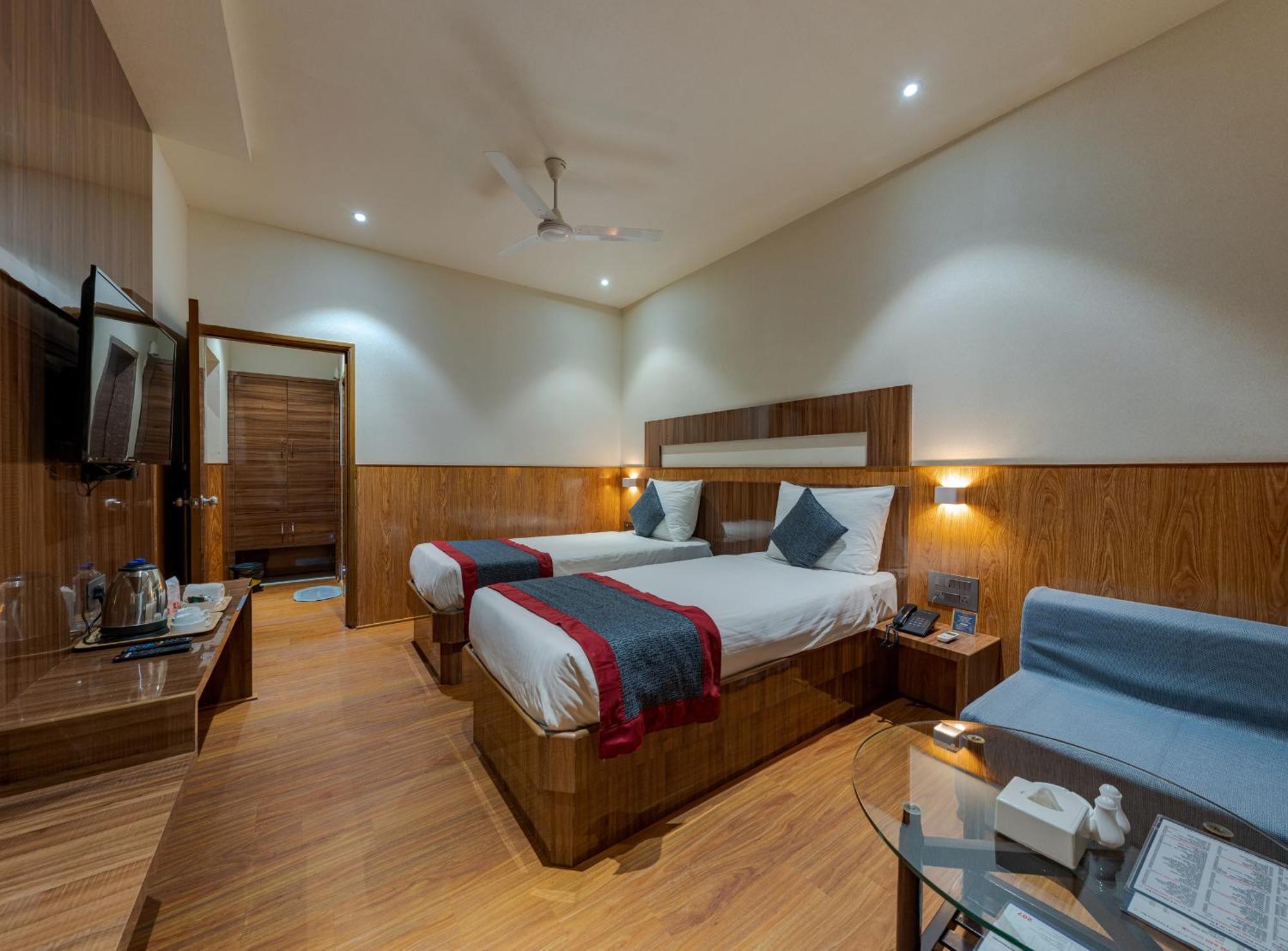 Hotel Surya Executive 3 Star Hotel Solapur Eksteriør billede