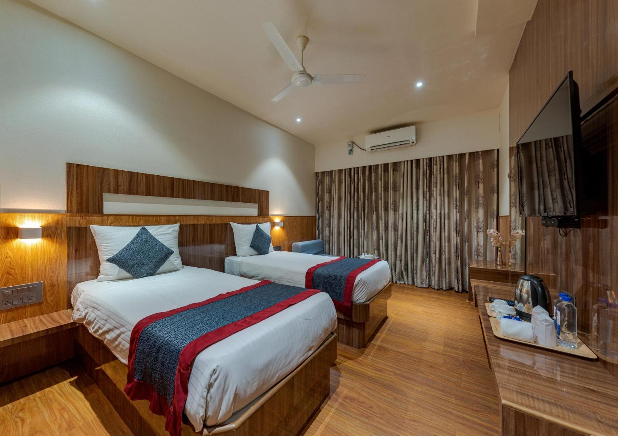 Hotel Surya Executive 3 Star Hotel Solapur Eksteriør billede