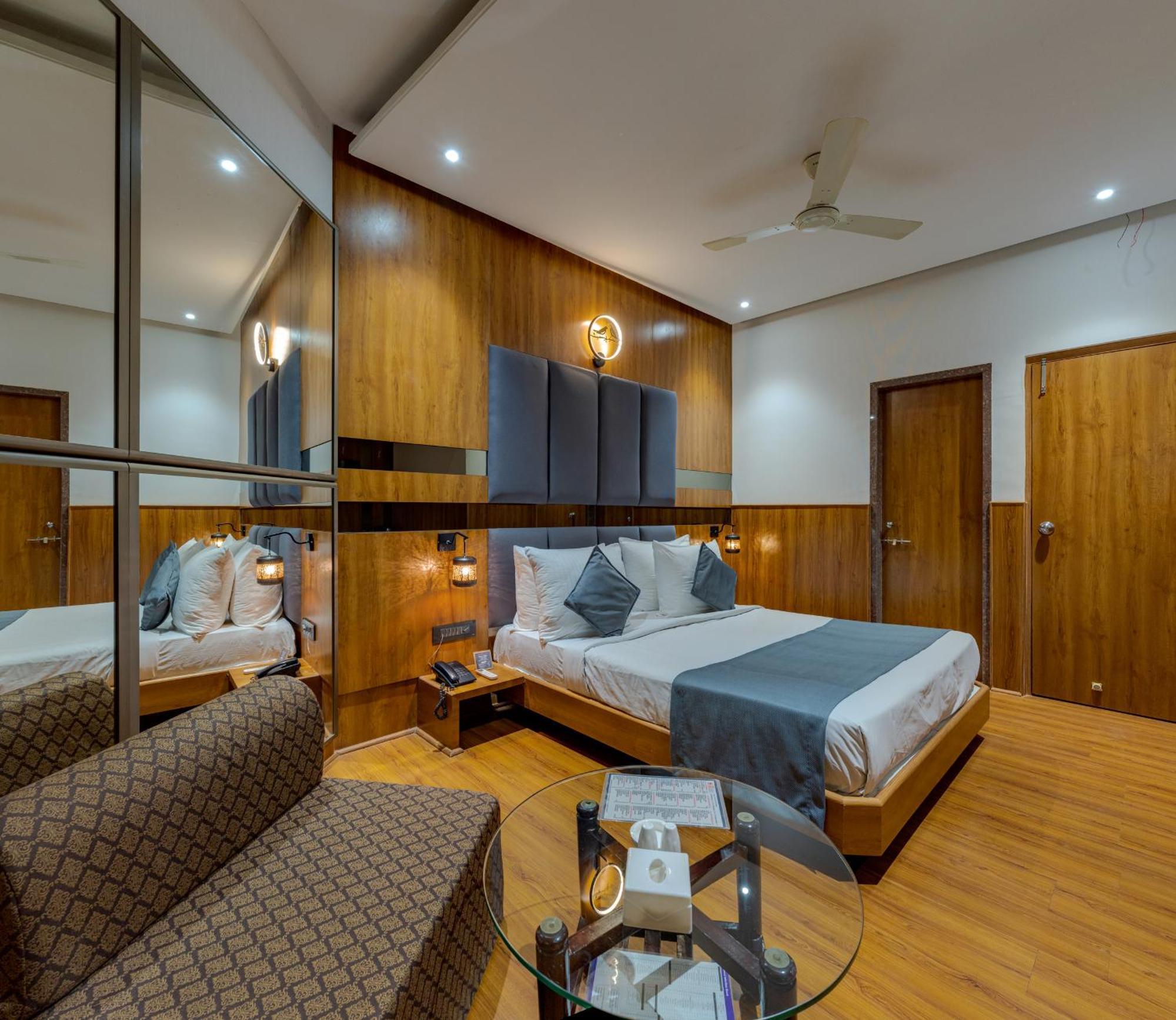Hotel Surya Executive 3 Star Hotel Solapur Eksteriør billede