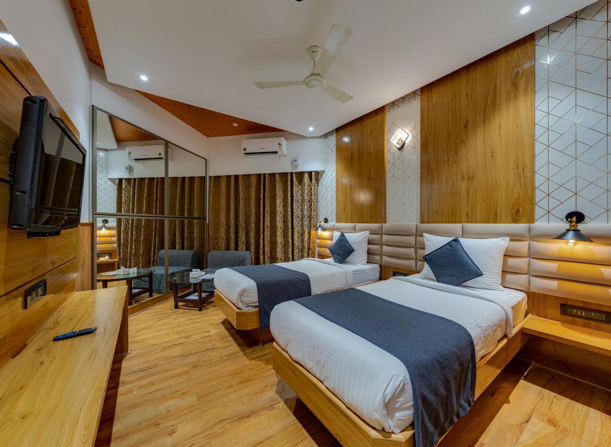 Hotel Surya Executive 3 Star Hotel Solapur Eksteriør billede